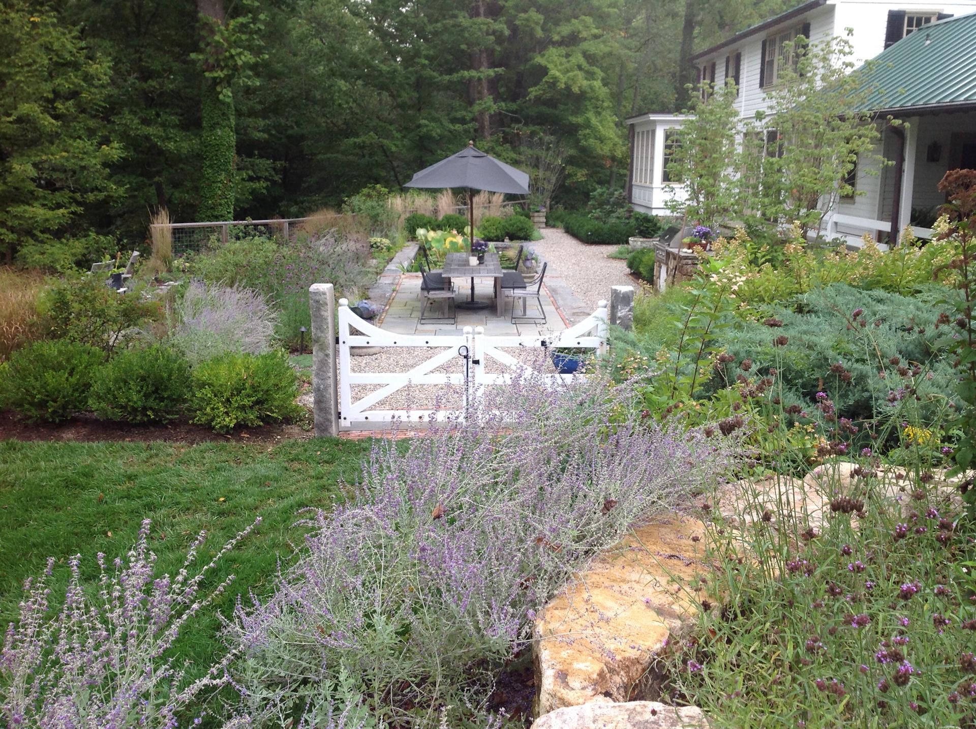 outdoor-living-space-backyard-garden-newtown-square-pa
